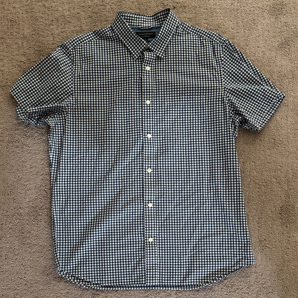 Banana Republic Navy and White Gingham Short-Sleeve Button-Down Shirt